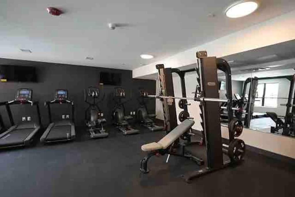 Opulence in Olive with Free Parking plus EV Plug, 2 BR 2 baths Suite, 5 beds and Sleeps 8 - Ferienwohnung