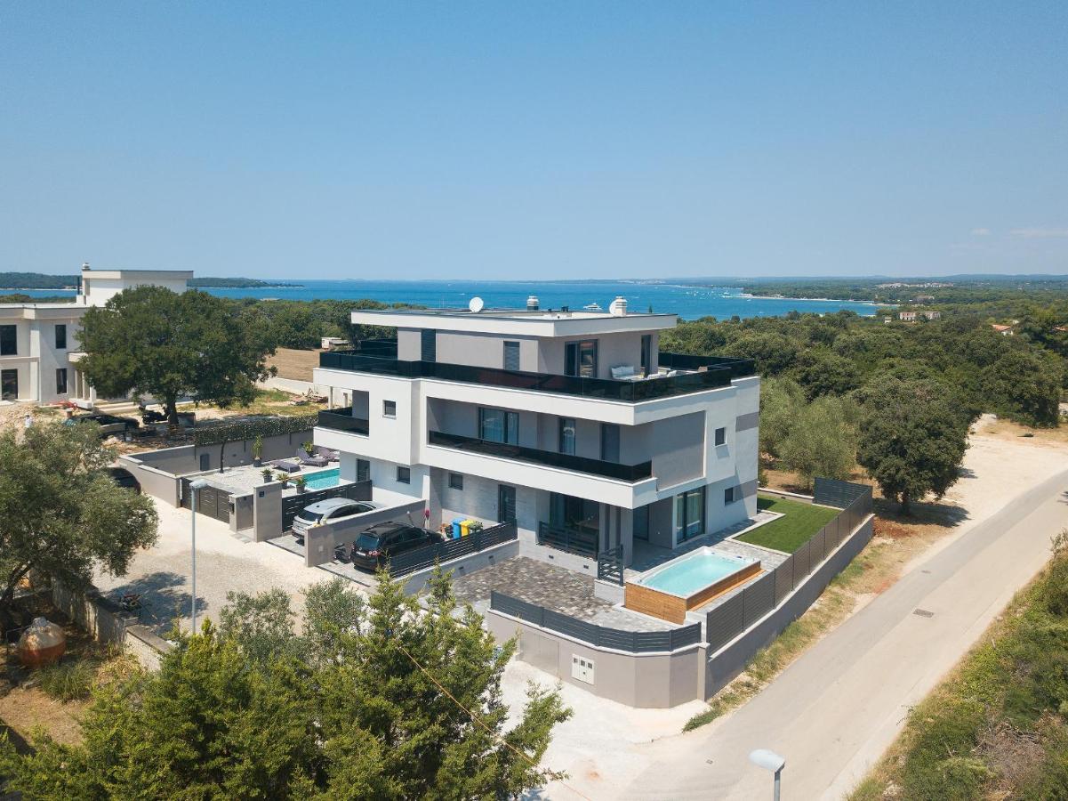 Villa Loreta near Fažana for 7 plus 1 people with luxury private jacuzzi only 600 meters from sea - Ferienwohnung Štinjan