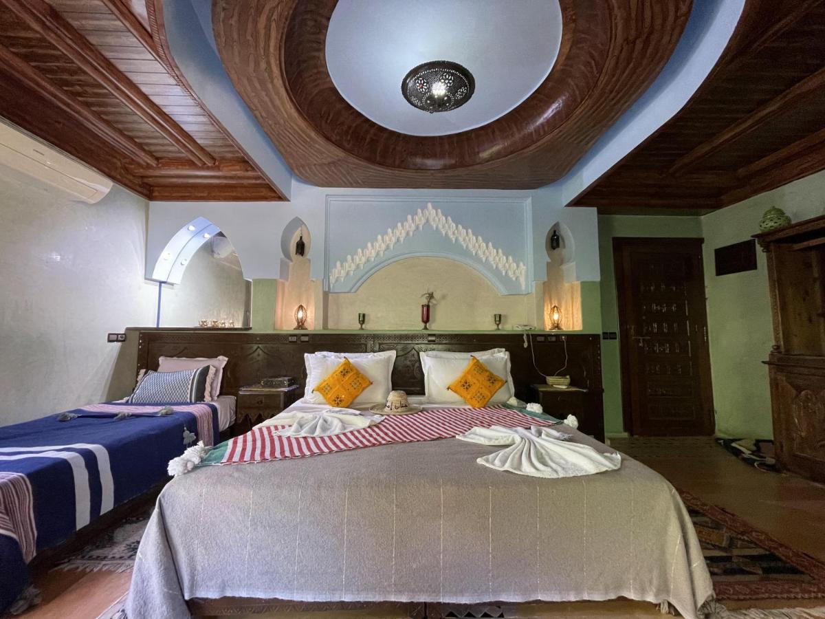 Doppel-/Zweibettzimmer mit Poolblick