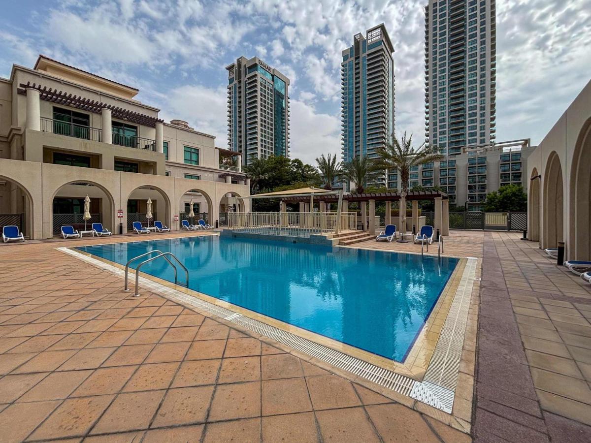 Frank Porter - Arno A - B&B Dubai