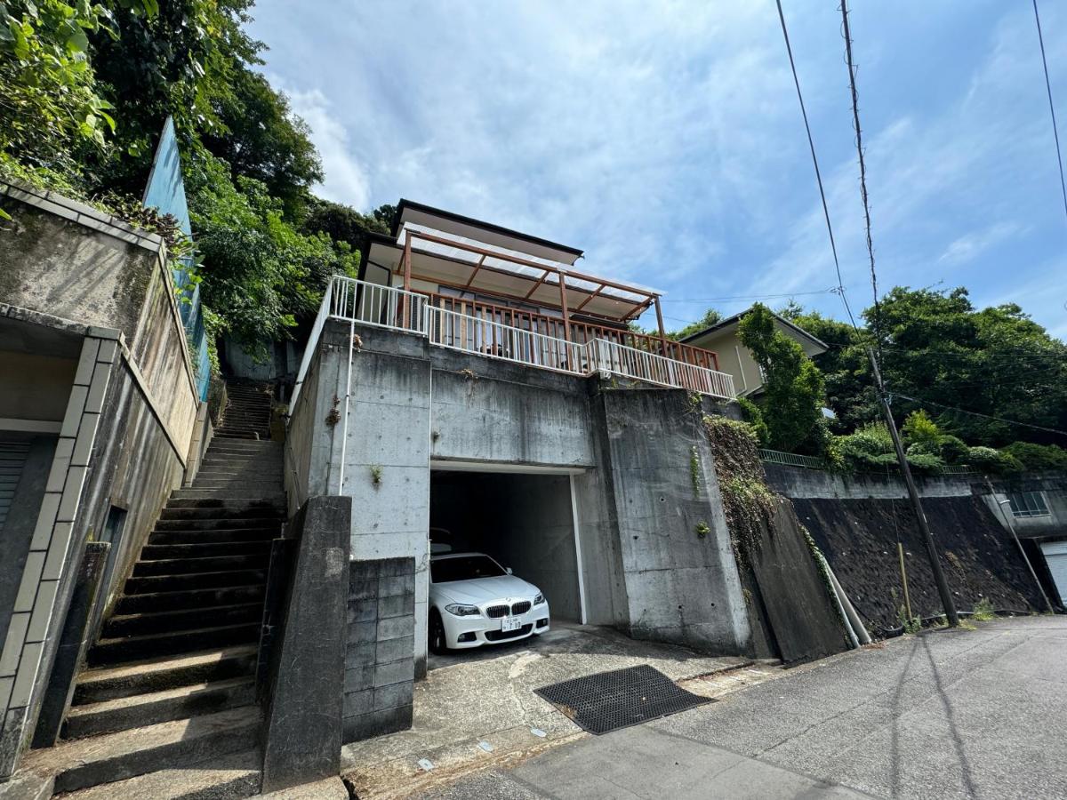 ANGO YUGAWARA New Open 駅から車で9分 デッキで無料でBBQで楽しめる プロジェクターと卓球台あり - B&B