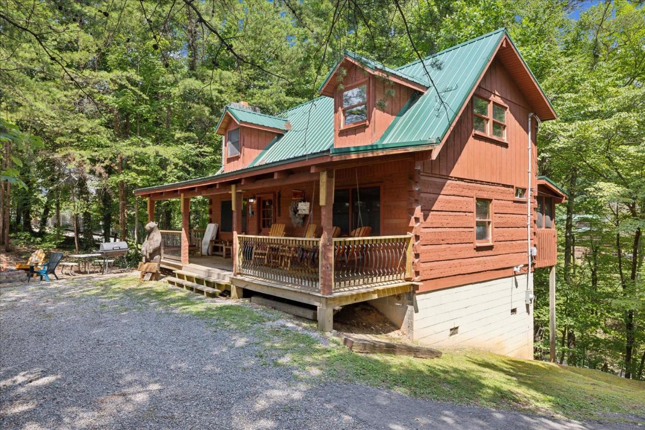 A Charming Cabin, Pool, Firepit, Hot Tub-jacuzzi - Ferienwohnung Gatlinburg