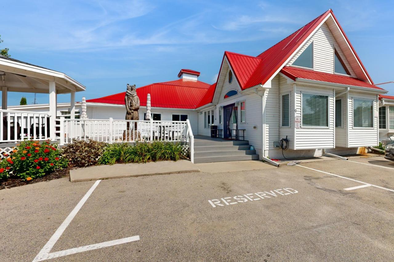 Tiki Beach Condo #9 - B&B