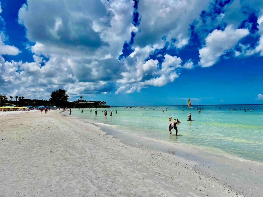 VILLA 3 walk to Beach, Pool, Daily Rentals - B&B Point O'Rocks