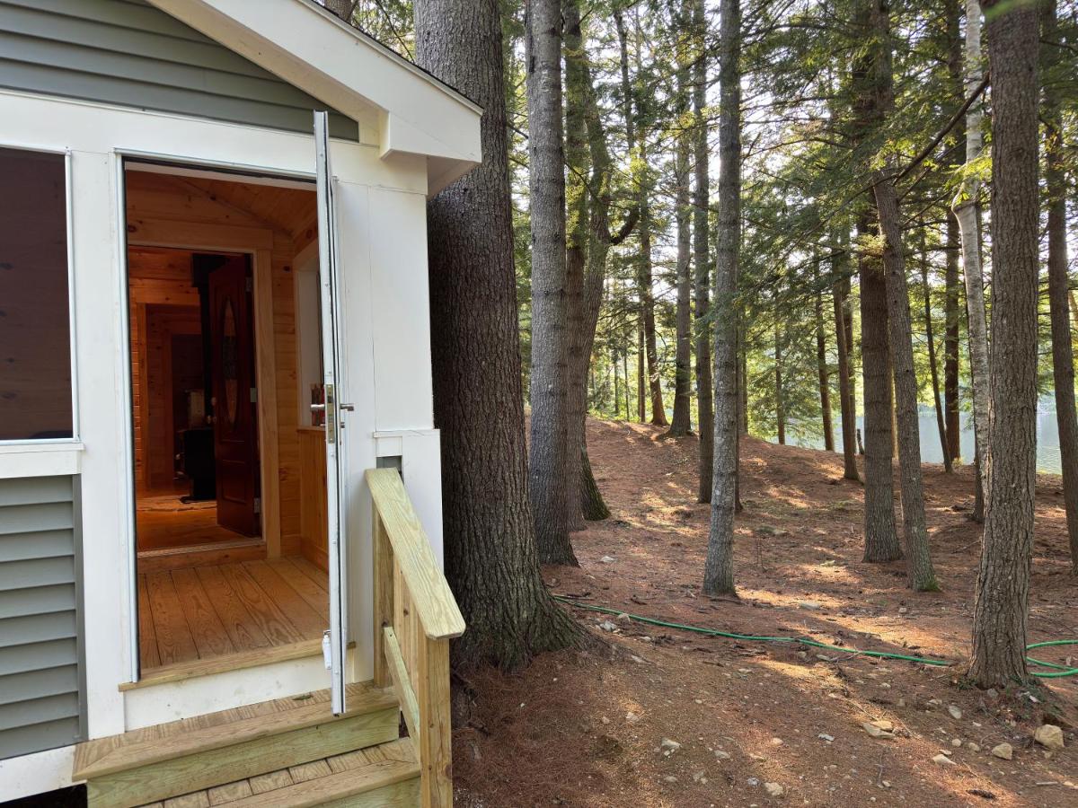 Luxury Forest Lake House - Privacy, Nature, Conveniences - New 2 bedroom - B&B