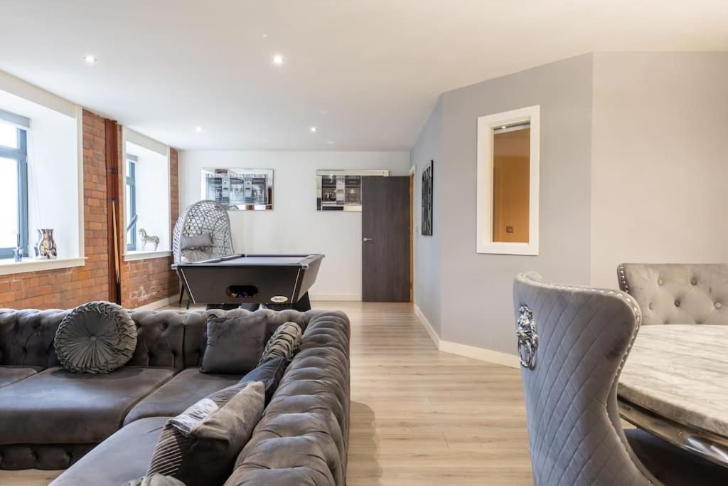 2 bed apartment with pool table - B&B