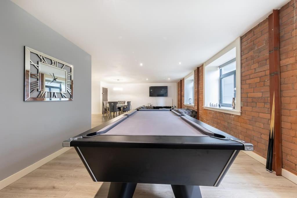 2 bed apartment with pool table - B&B Bradford