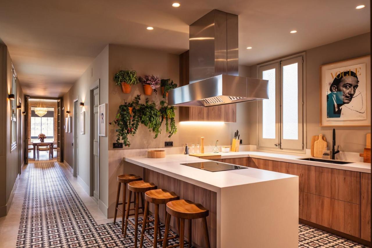 Lovely 6 BR Flat in L'Eixample - B&B Barcellona