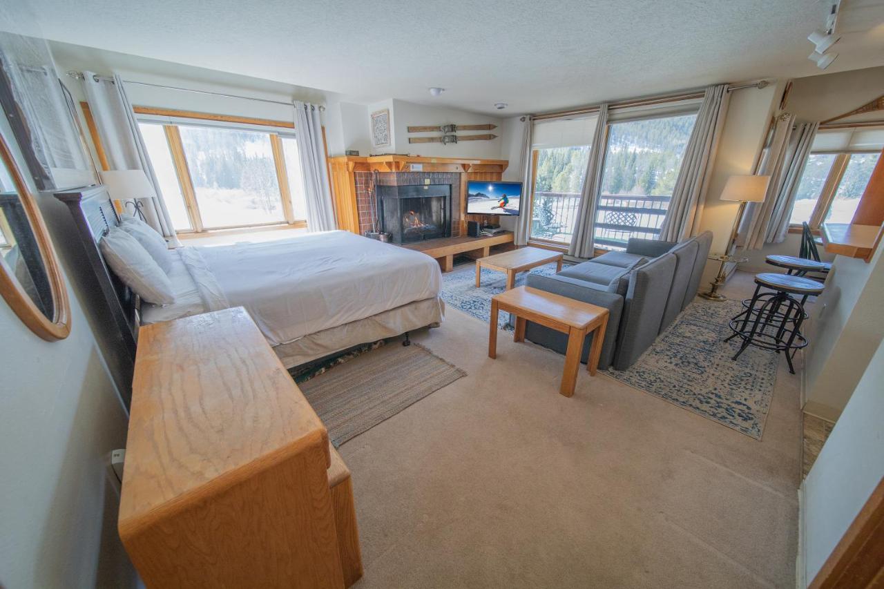 Lenawee 1728 by SummitCove Lodging - B&B