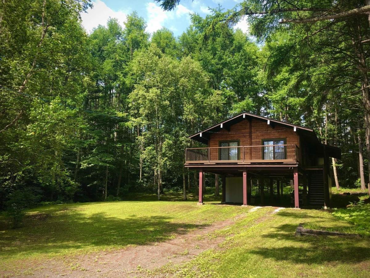 『一軒丸々貸切』徒歩5分圏内カフェ 自然を満喫 Modern Ski Chalet +WiFi & 5min walk to cafes. - B&B Nagano