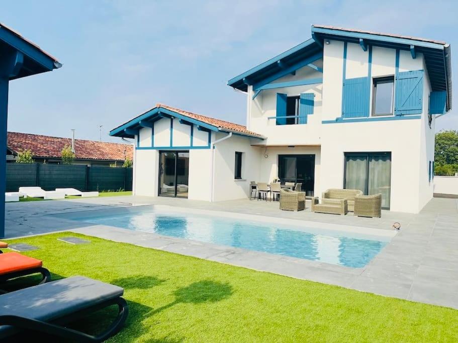 Magnifique villa SEREN avec piscine - Ferienwohnung