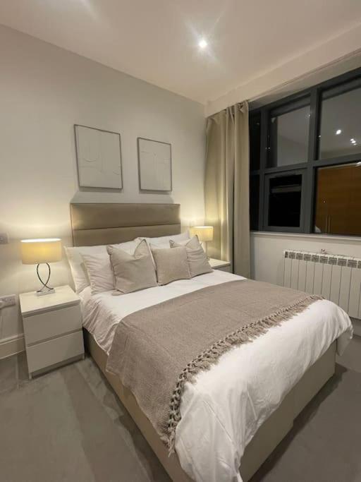 Apartment 30 mins from central London - B&B