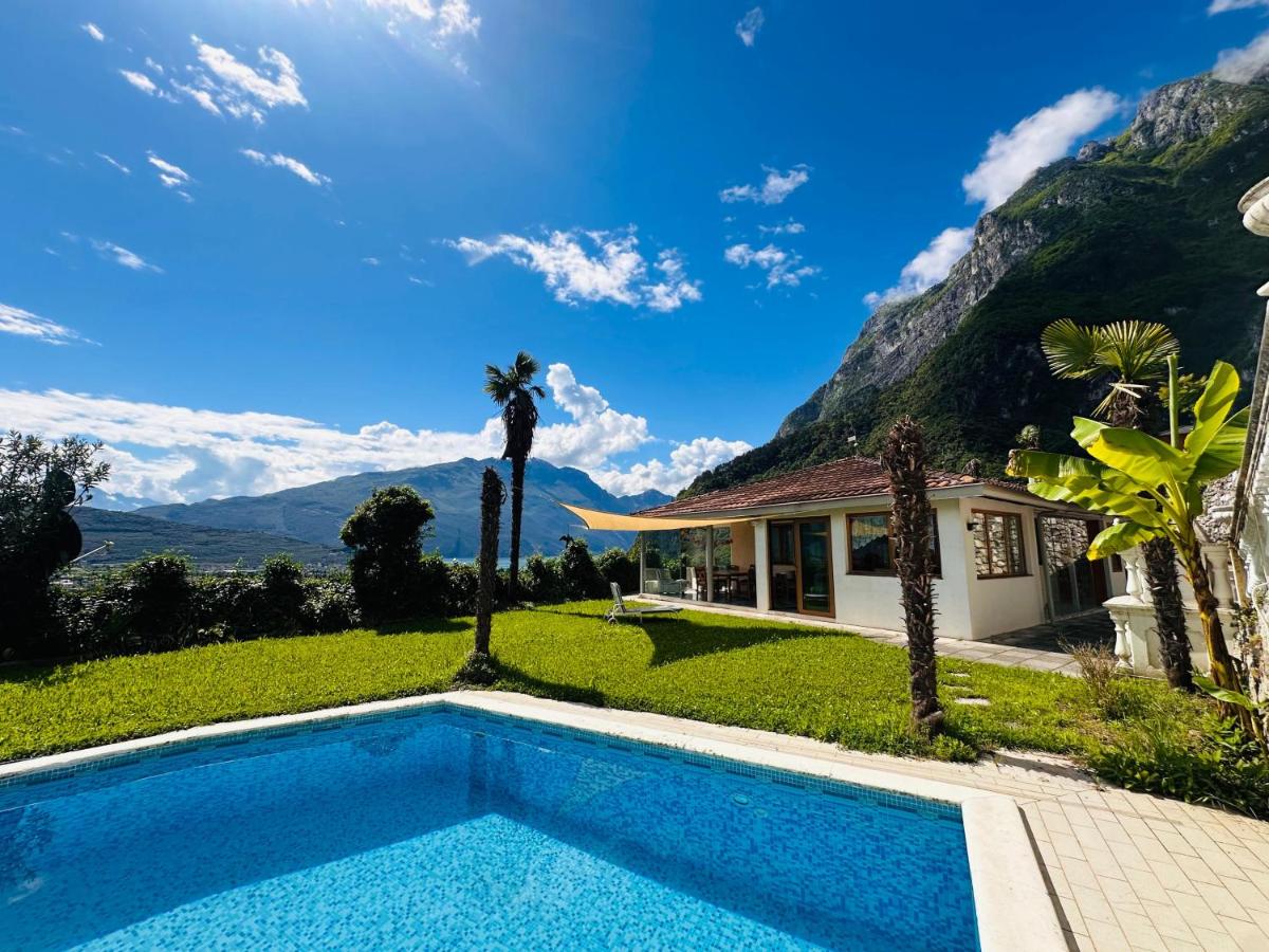 Villa Belvedere with the swimming pool - B&B
