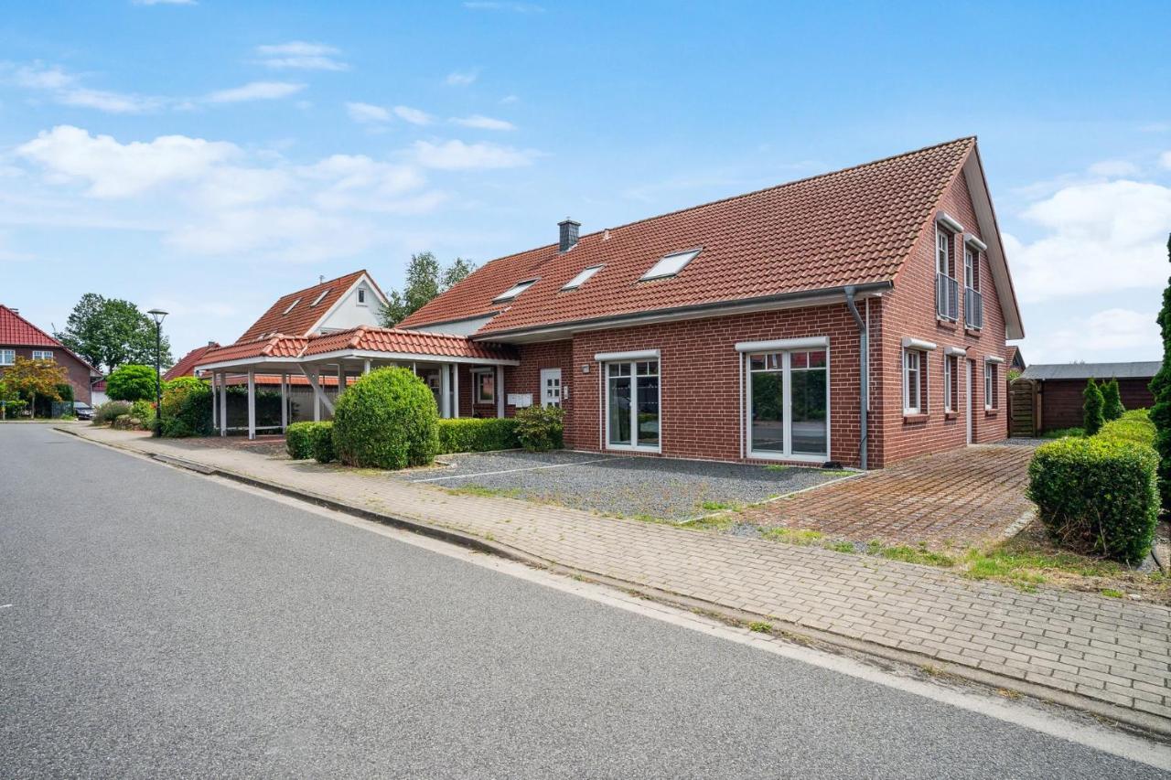 Große Traumwohnung mit Garten - B&B