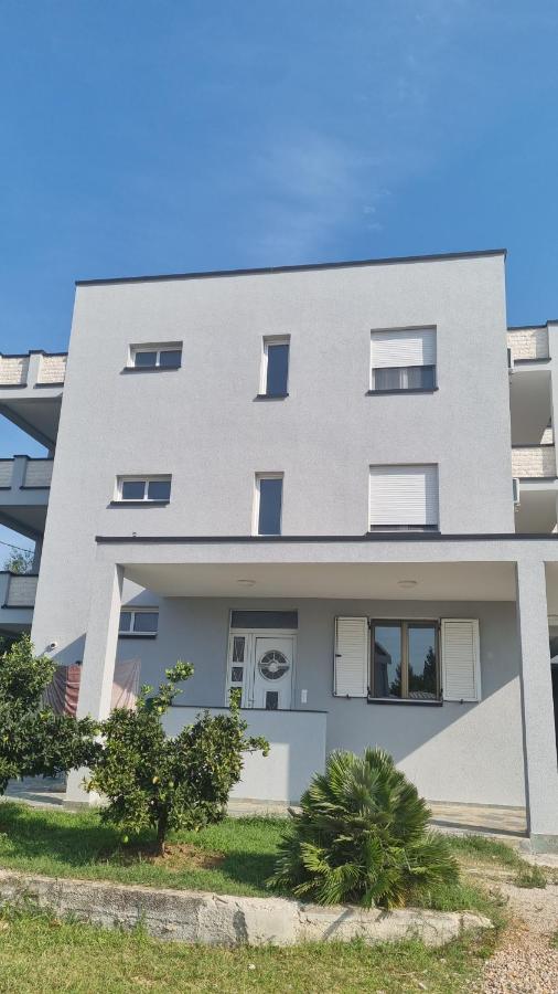 Apartmani Sutomore Tri Palme - B&B