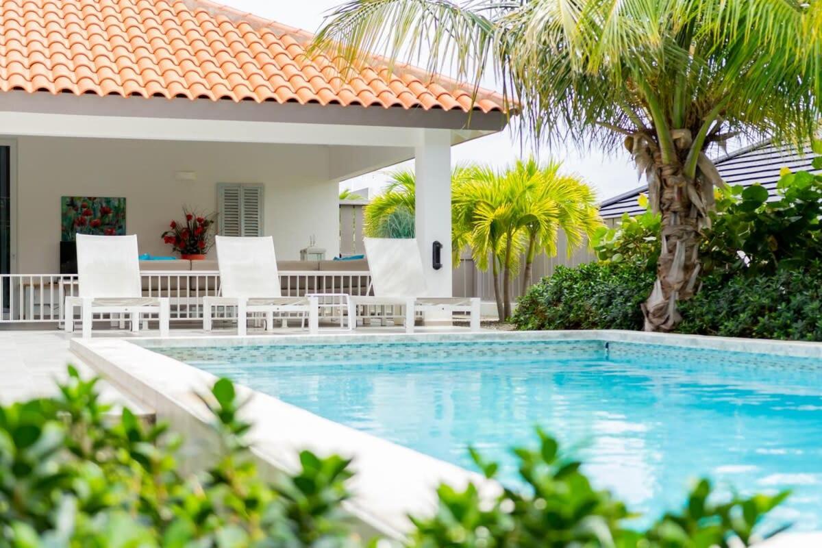 Villa Mistral - Luxurious 5 Bedrooms, Clean, New And Child-friendly That Is 5min Drive From The Beac - Chambres d'hôtes Jan Thiel