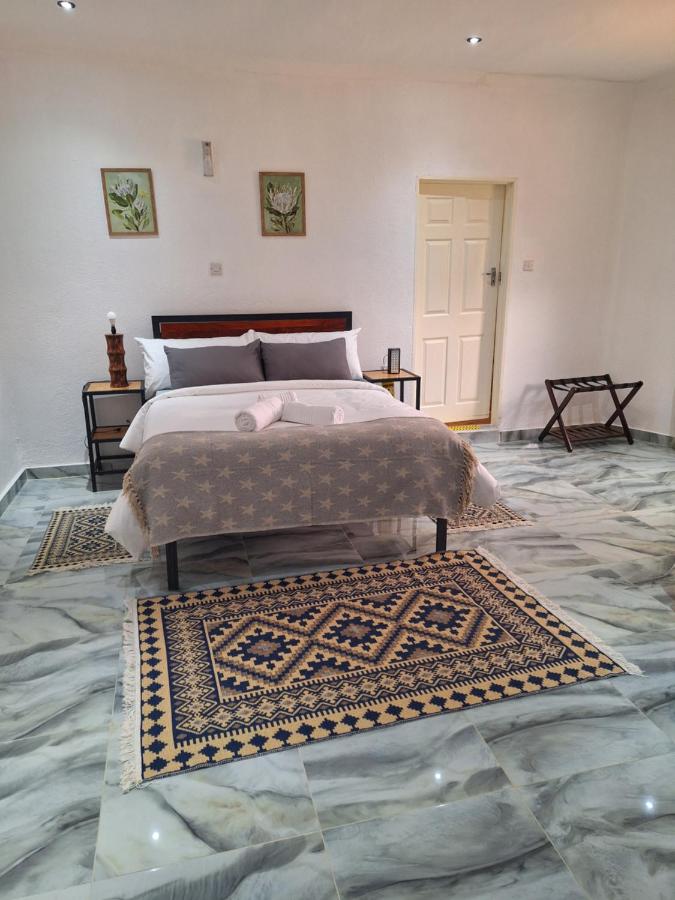 Deluxe Queen Suite