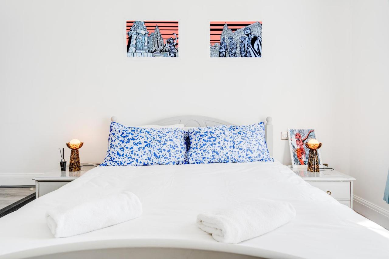Wood Street - Stylish Prime Location Apartment by VICHY - B&B