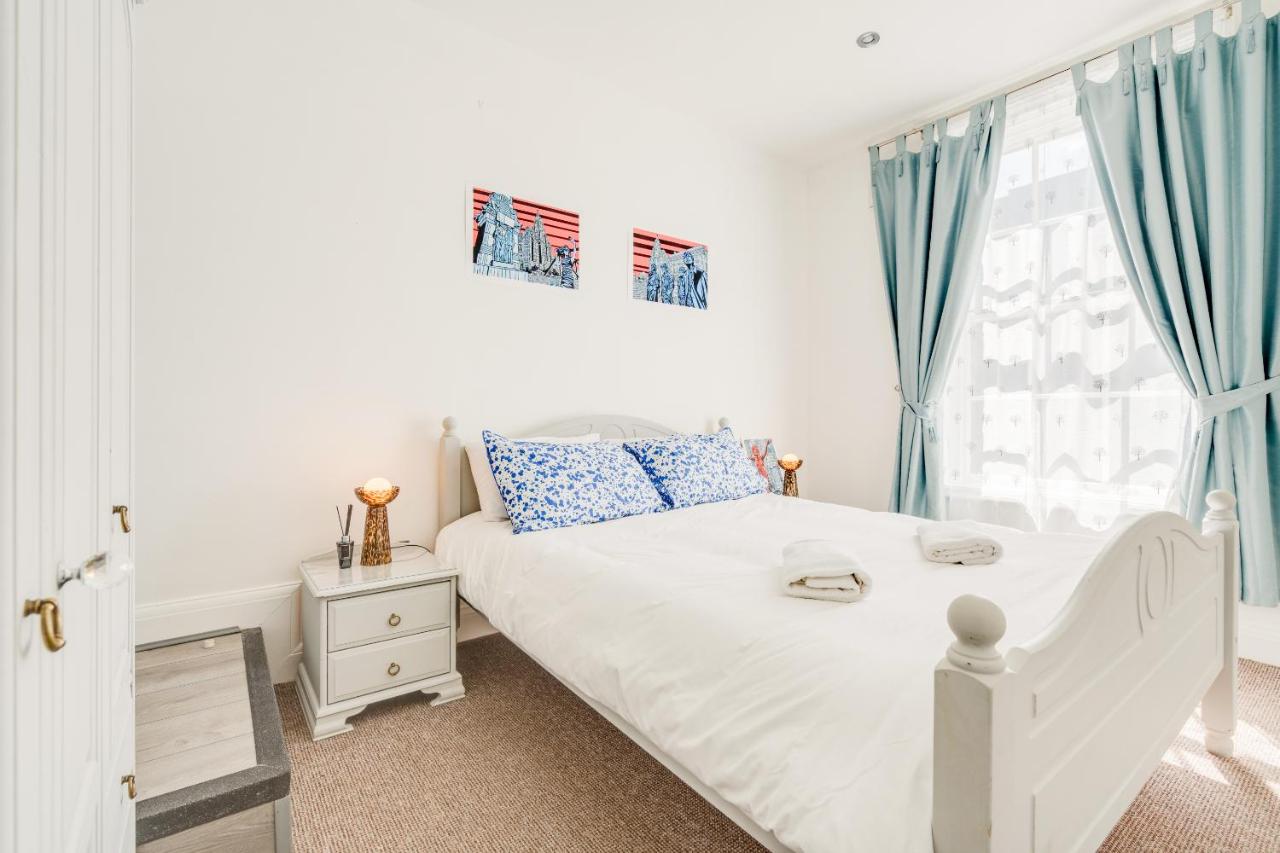 Wood Street - Stylish Prime Location Apartment by VICHY - B&B