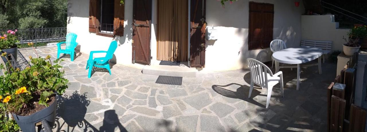 Les VIGNEAUX Hautes Alpes, Appartement 4 personnes, avec belle terrasse panoramique - Chambres d’hôtes
