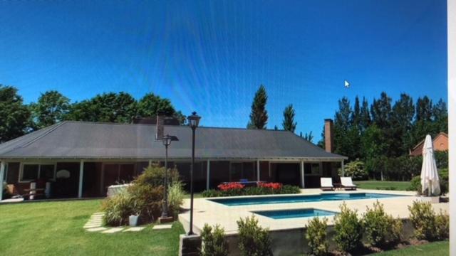 CONFORTABLE CASA EN HERMOSO y TRANQUILO CLUB DE CAMPO - B&B Manzanares