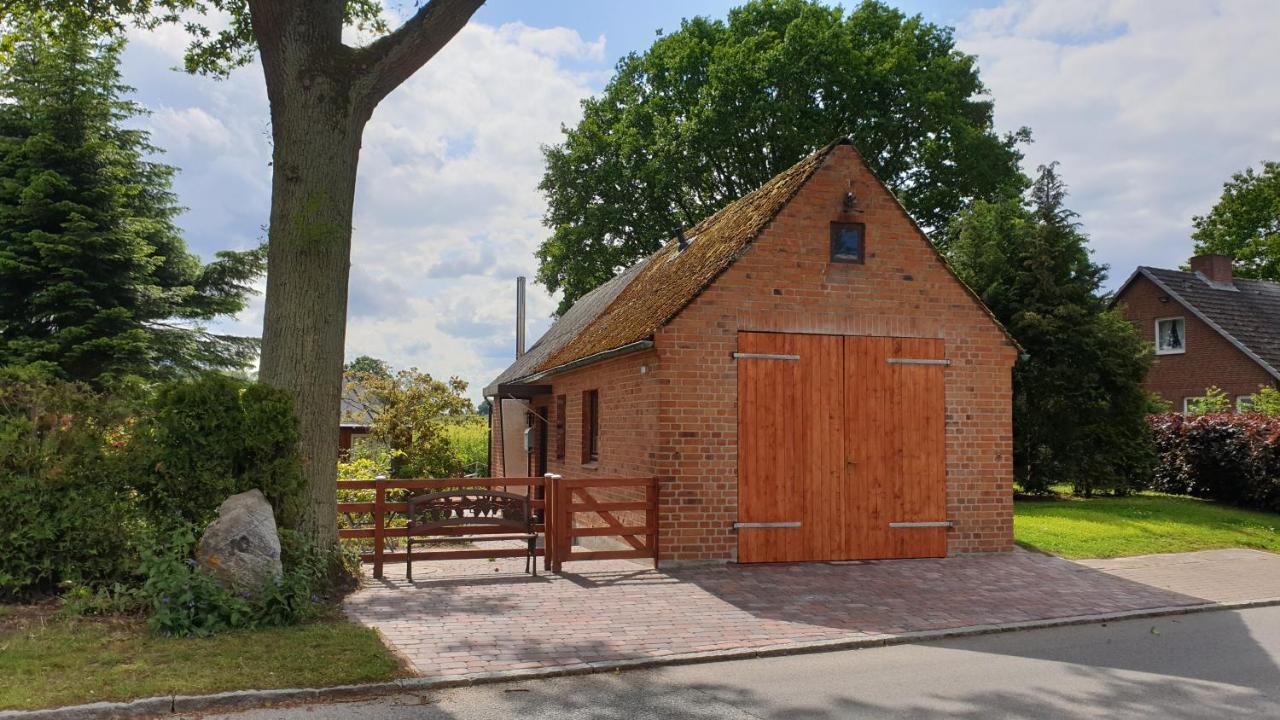 Haus Am See - Ferienwohnung Manhagen