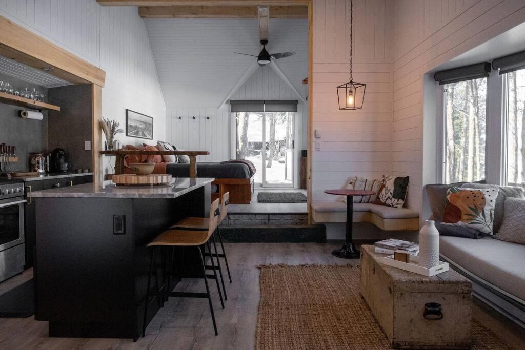 Our Lakeside Getaway - B&B
