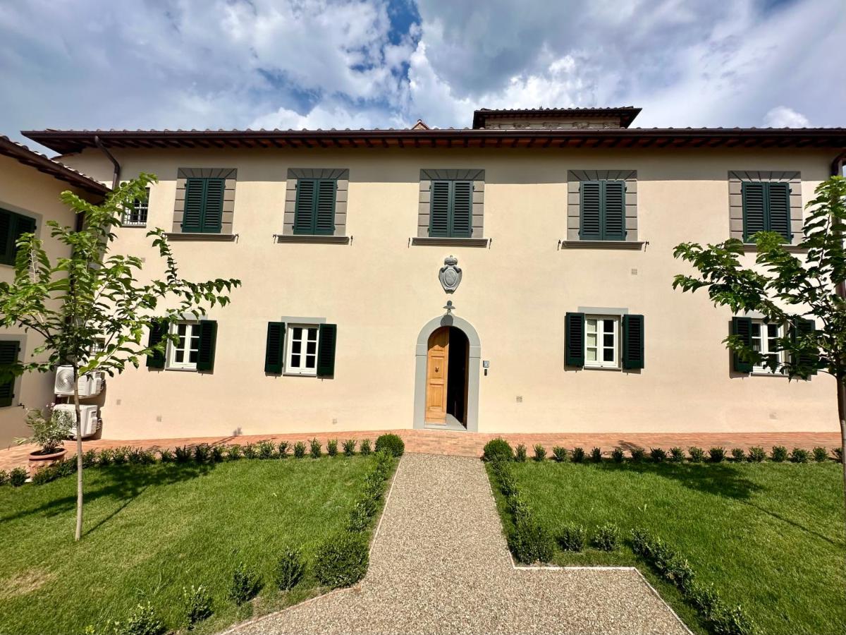 Deluxe One-Bedroom Apartment