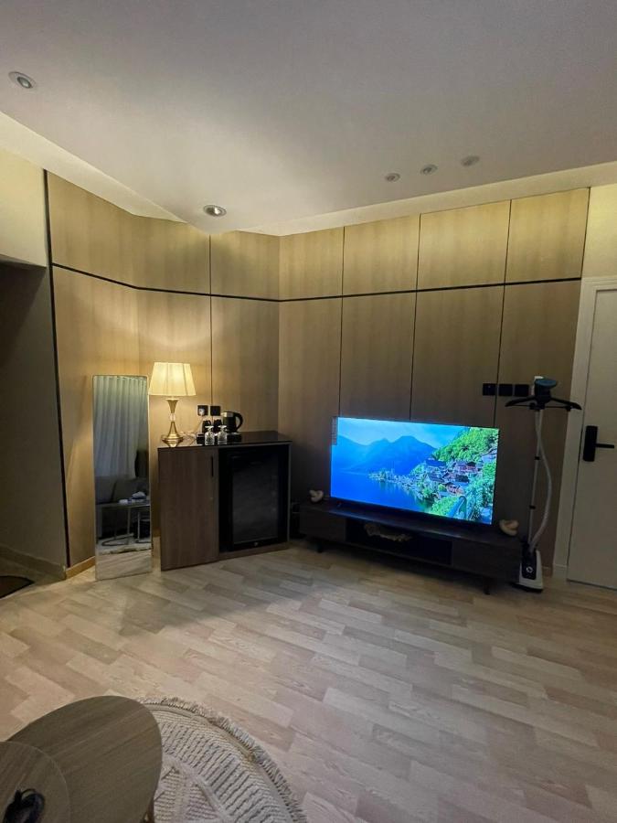 شقة استوديو مودرن بدخْول ذاتي في حي العقيق - B&B