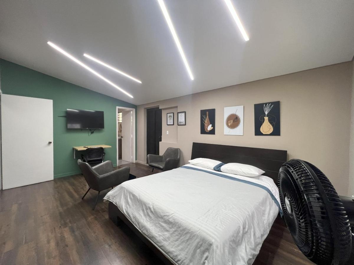 Hospedaje cerca a centro comercial de Santafé A104 By Roots Rentals - B&B