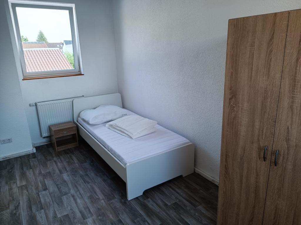 Monteur- und Arbeiterunterkunft Hebelstraße - Bed and Breakfast