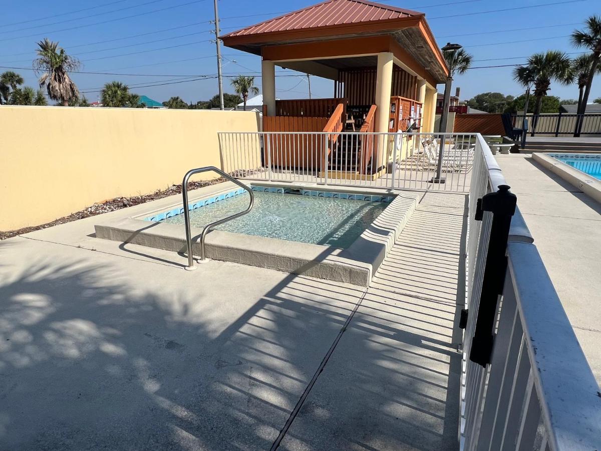 Elegant spacious beachfront, free seasonal beach service, huge lanai - B&B