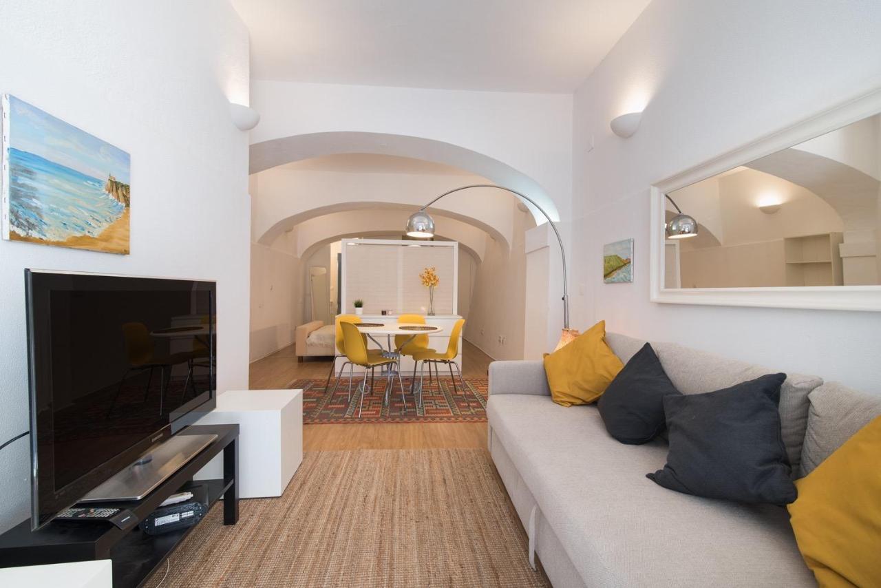 Alfama com Alma Apartment - B&B Lisbona