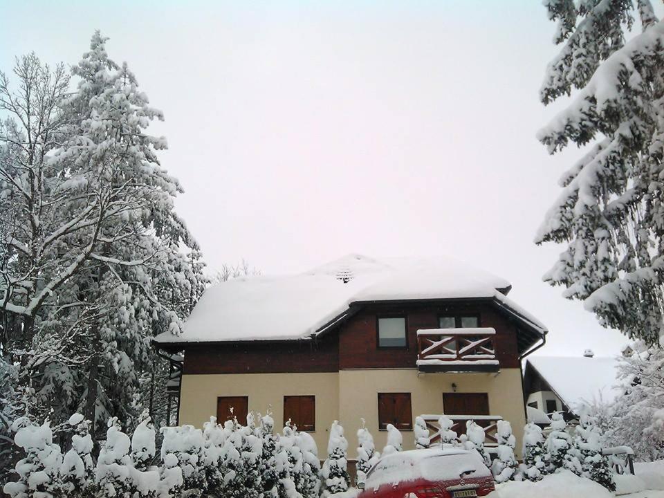 Apartment mit Balkon