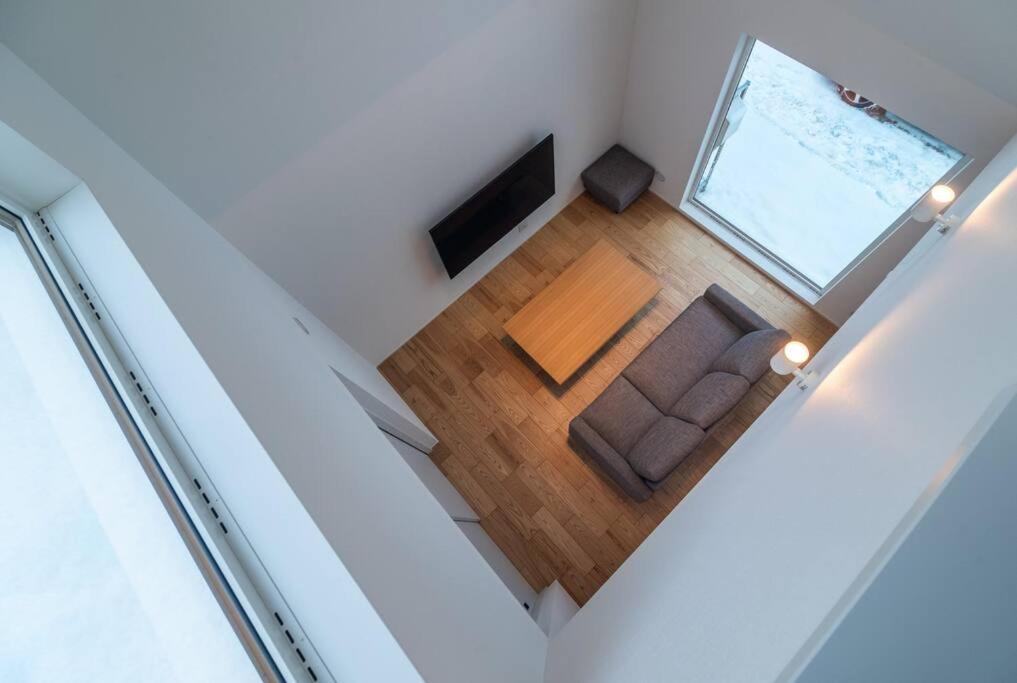 新屋 札幌市中心薄野車程5分鐘 挑高設計客廳 可停車1台 高速Wi Fi 地鐵徒步5分 一站到薄野 - B&B Toyohoro