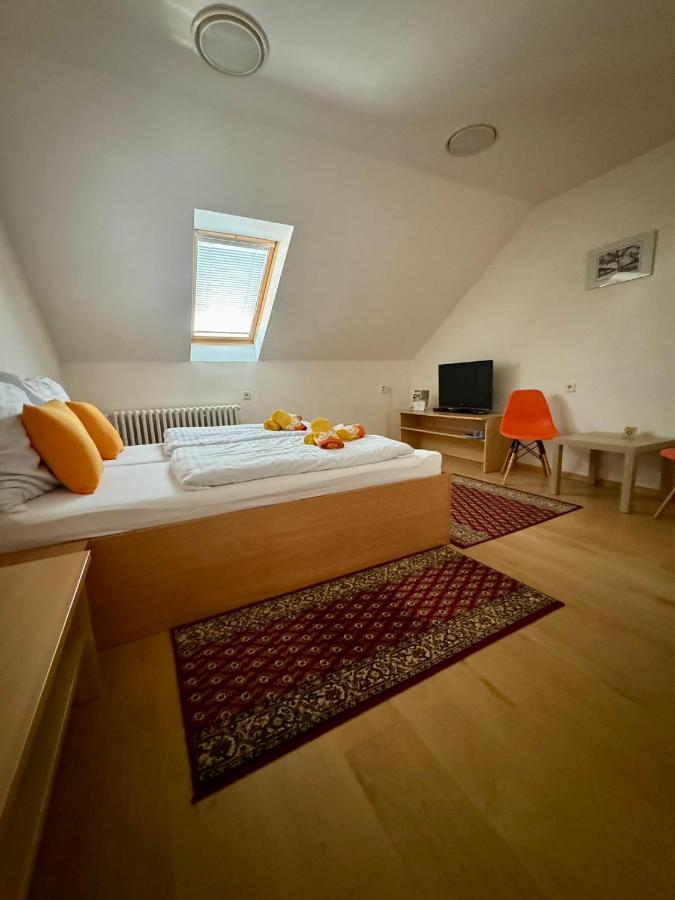Quadruple Room with Private External Bathroom