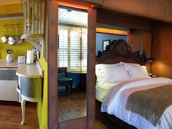 Suite with Mountain View