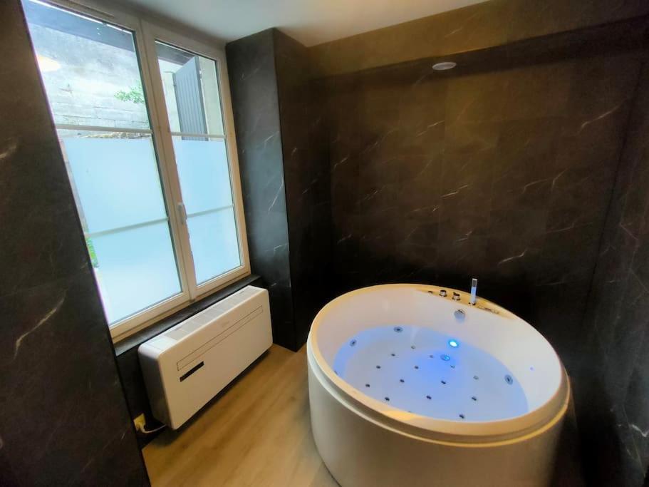 Suite Beaulieu 1 - Jacuzzi et Clim - B&B