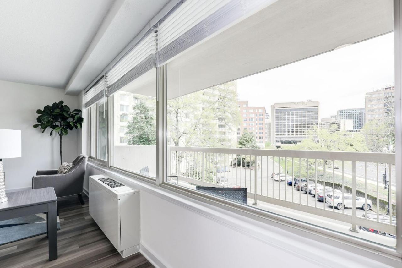 2BR Executive Retreat Close to Downtown - B&B