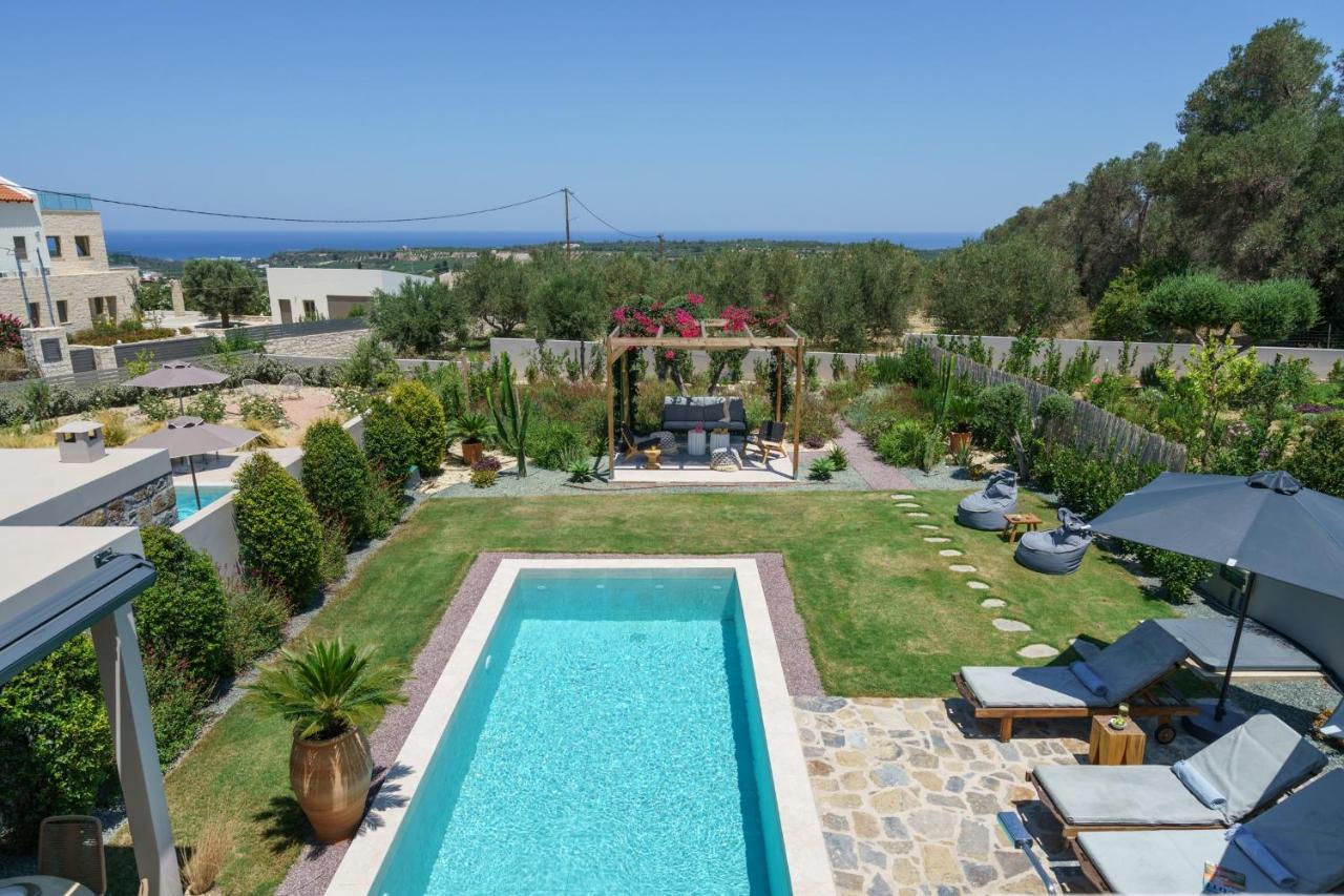 Modern Family Villa Leba with Private Pool & BBQ - B&B