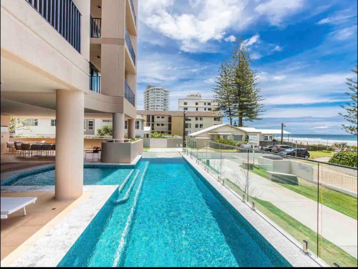 Three Bedroom Beachfront Apartment - B&B Gold Coast