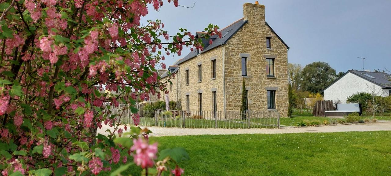 Les Grands Gîtes de Cancale, gîtes de charme avec jacuzzi - Bed and Breakfast