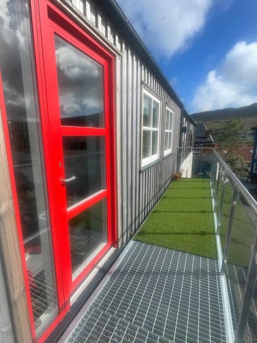 Colorful brand new apartment with free parking - B&B Tórshavn