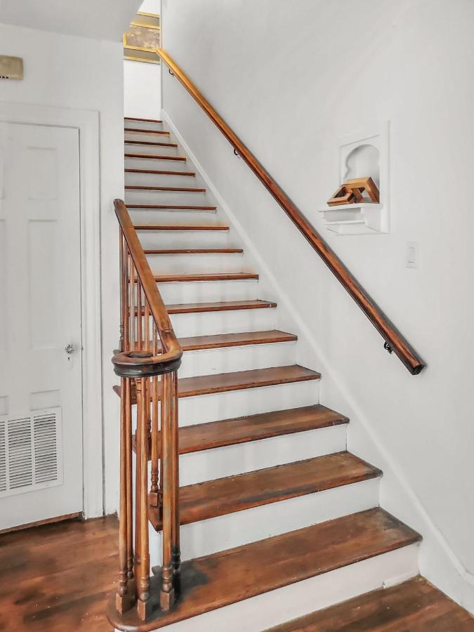 Simply Get-A-Waco- HOT TUB, Sleeps 10, 5-min Walk to Silos & Downtown Waco - Ferienwohnung Waco
