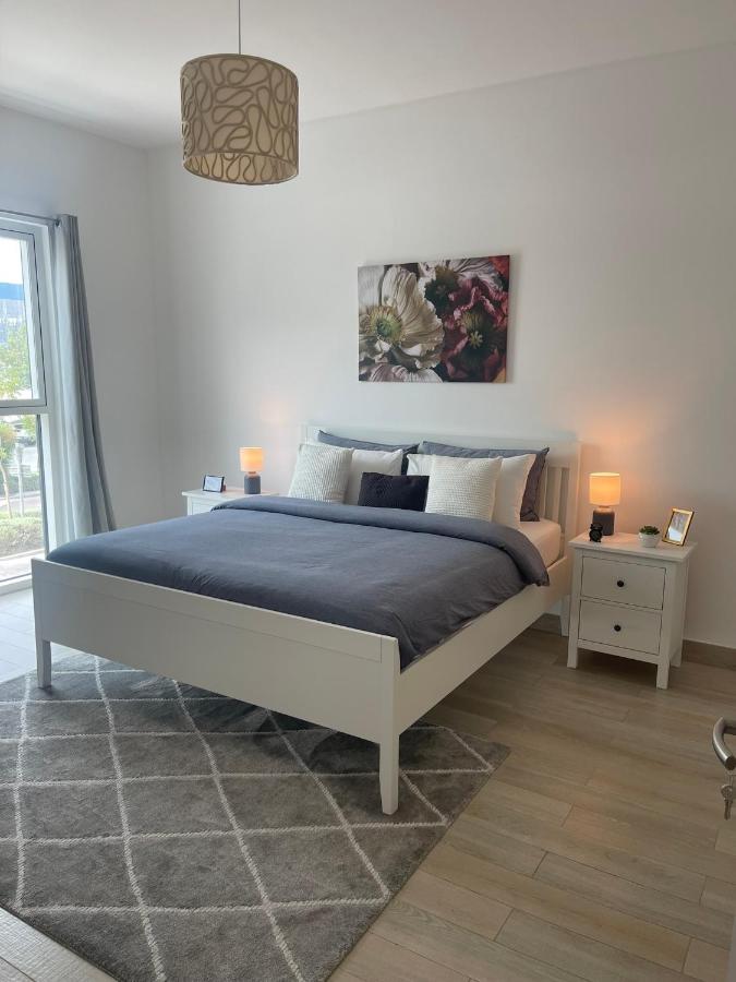 A Place to Stay 1BR Waters Edge Theme Parks, Yas Island - Bed and Breakfast