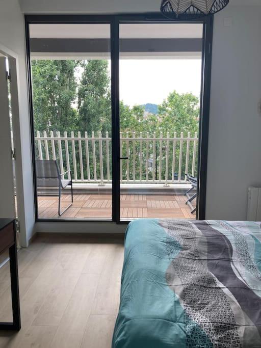 F2 neuf cosy et élégant avec terrasse, parking, WIFI - Bed and Breakfast Chamalières