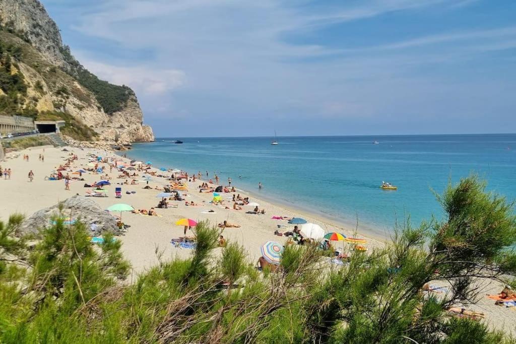 Vita del borgo di mare WiFi Aria Cond Possibilità di box - Chambres d'hôtes Noli
