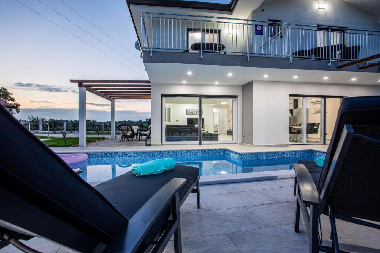 Villa Jelena I 4-Sterne I Beheizter Pool I Privatsphäre I barrierefrei I Grill - Bed and Breakfast Gamboci