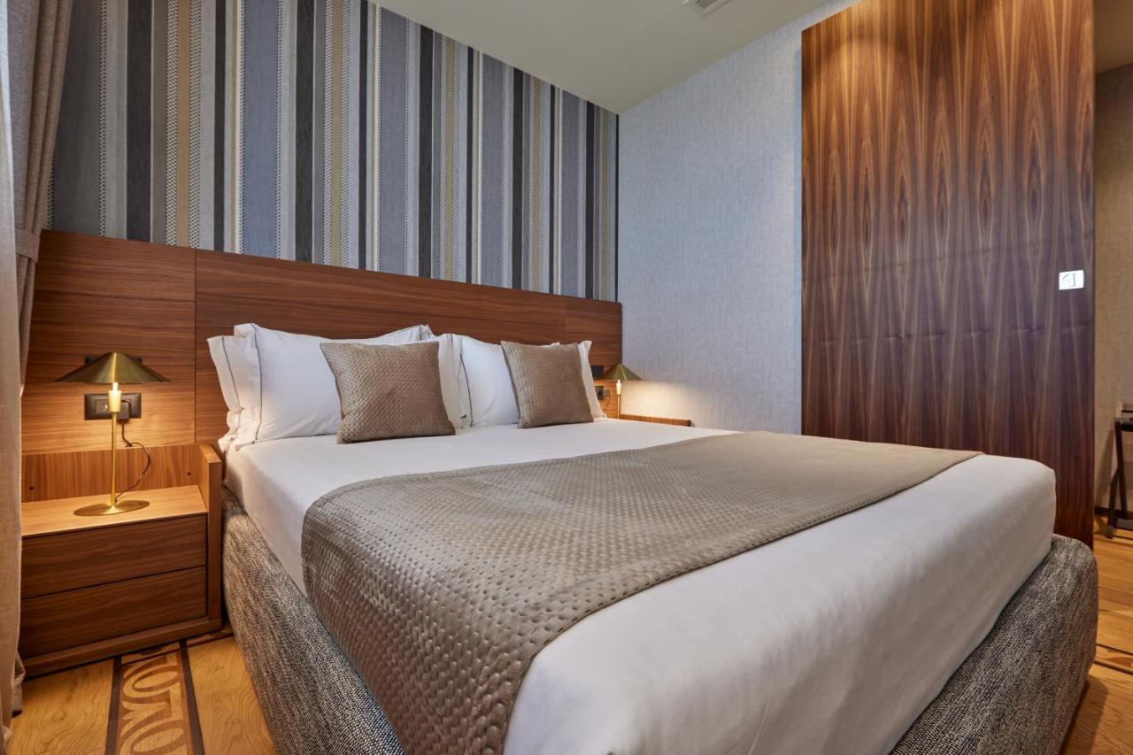 Deluxe Double Room with Balcony and Sea View
