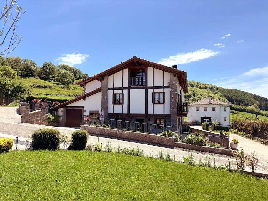 Vivienda Rural Jauregui Txiki - B&B Gorriti